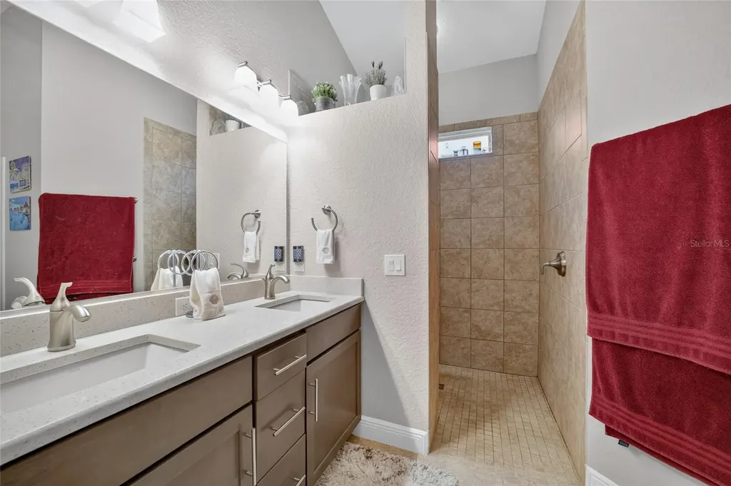 10212 Julia Isles Avenue Oxford FL 34484