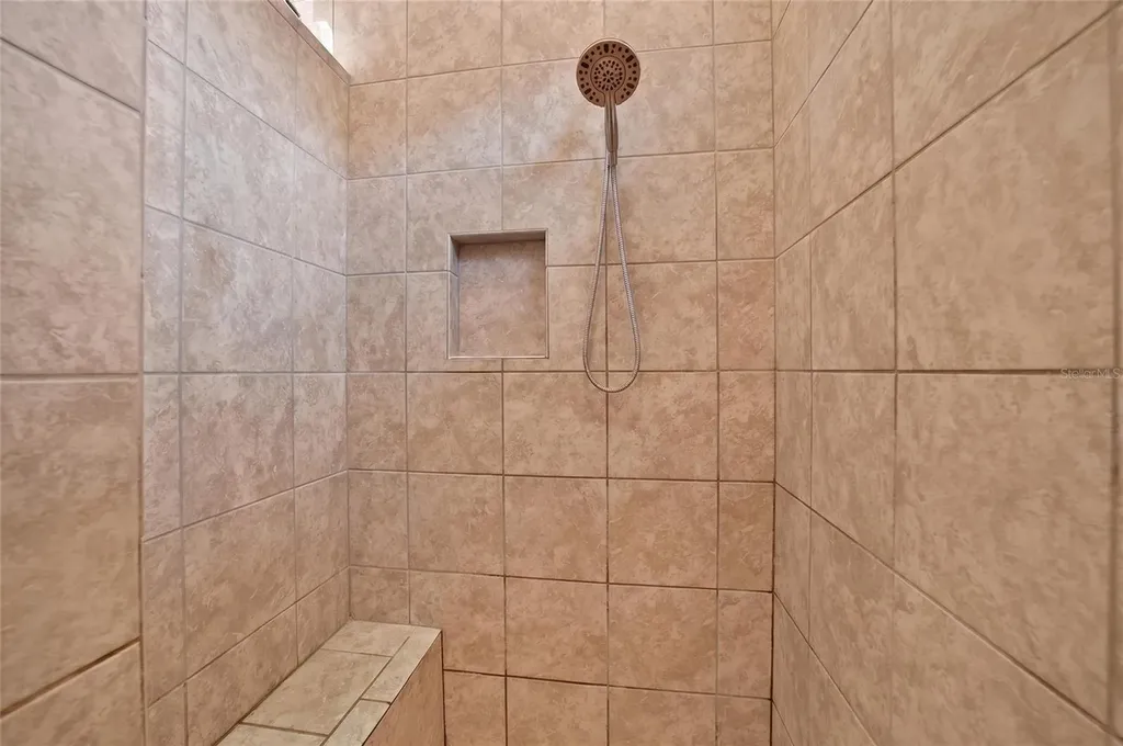 10212 Julia Isles Avenue Oxford FL 34484