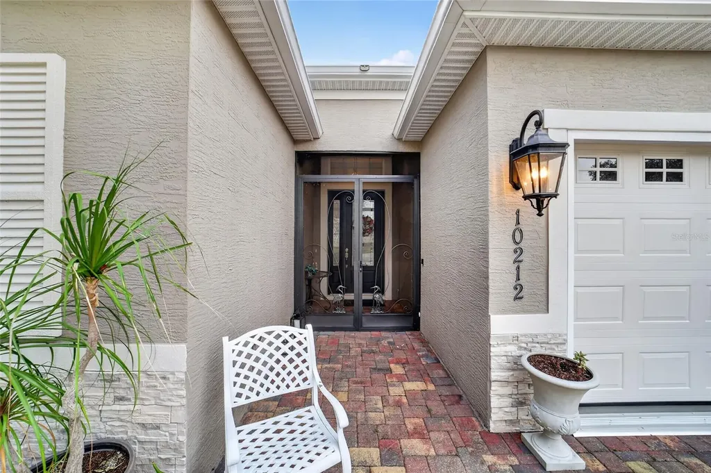 10212 Julia Isles Avenue Oxford FL 34484