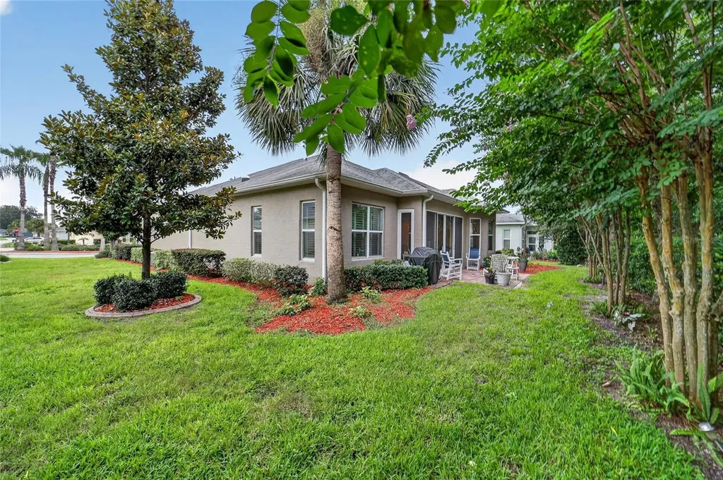 10212 Julia Isles Avenue Oxford FL 34484