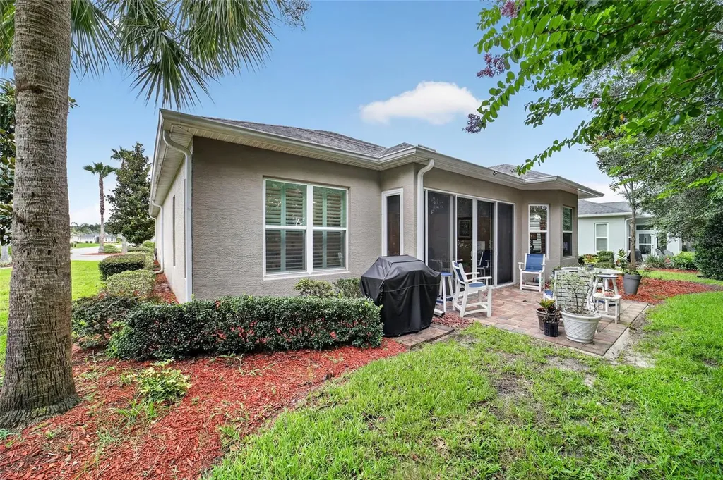 10212 Julia Isles Avenue Oxford FL 34484