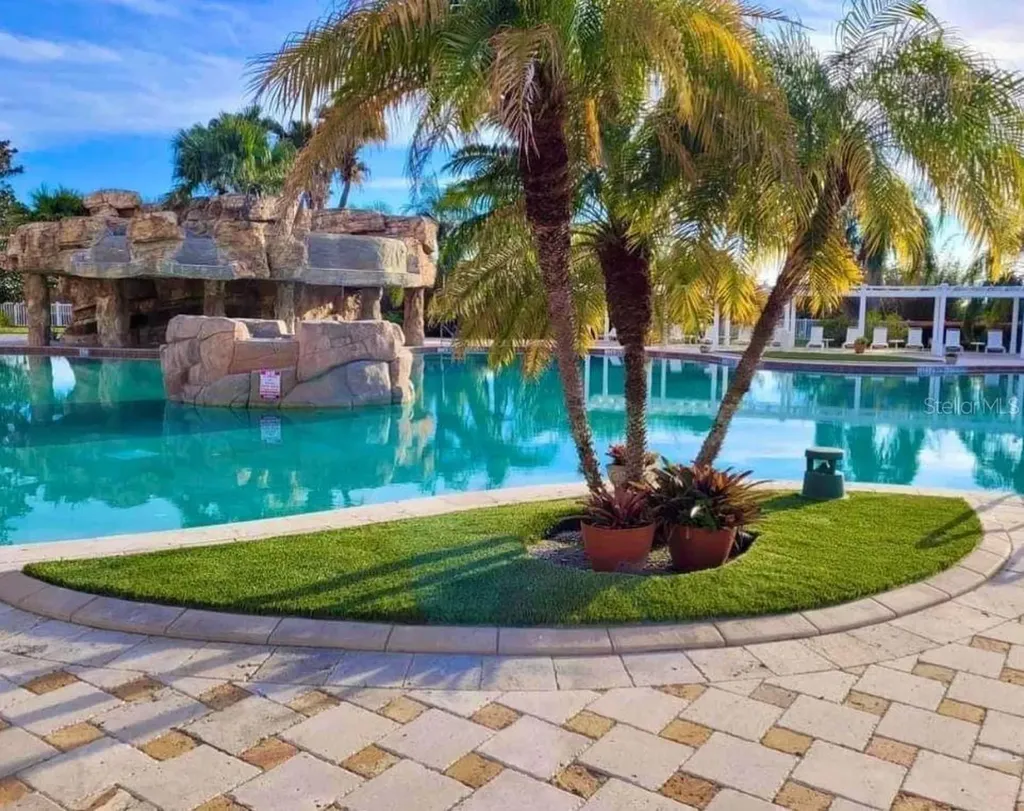 10212 Julia Isles Avenue Oxford FL 34484