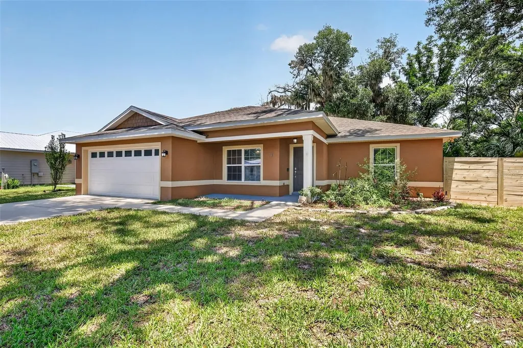 74 N Oak Avenue Umatilla FL 32784