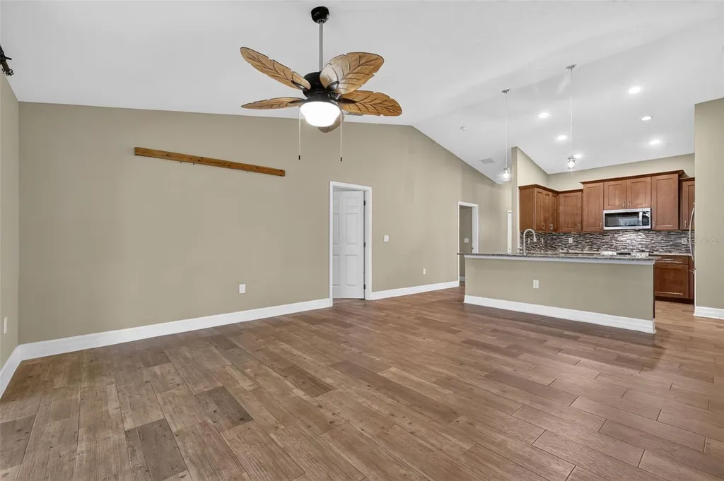 74 N Oak Avenue Umatilla FL 32784