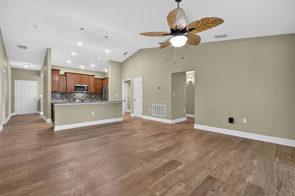 74 N Oak Avenue Umatilla FL 32784