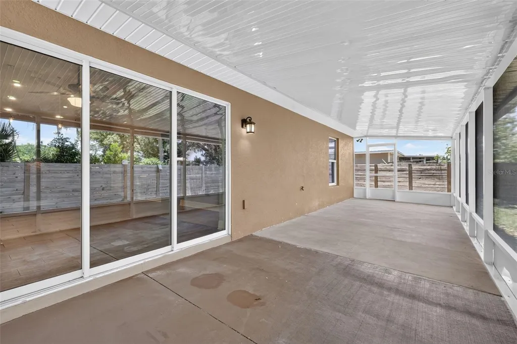 74 N Oak Avenue Umatilla FL 32784