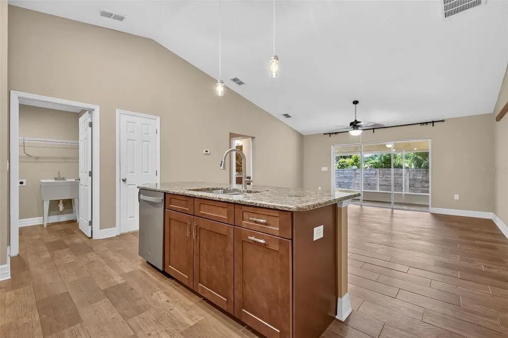 74 N Oak Avenue Umatilla FL 32784