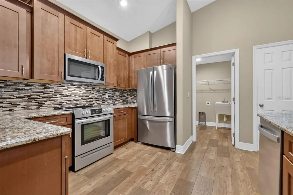74 N Oak Avenue Umatilla FL 32784