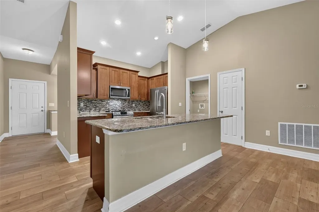 74 N Oak Avenue Umatilla FL 32784