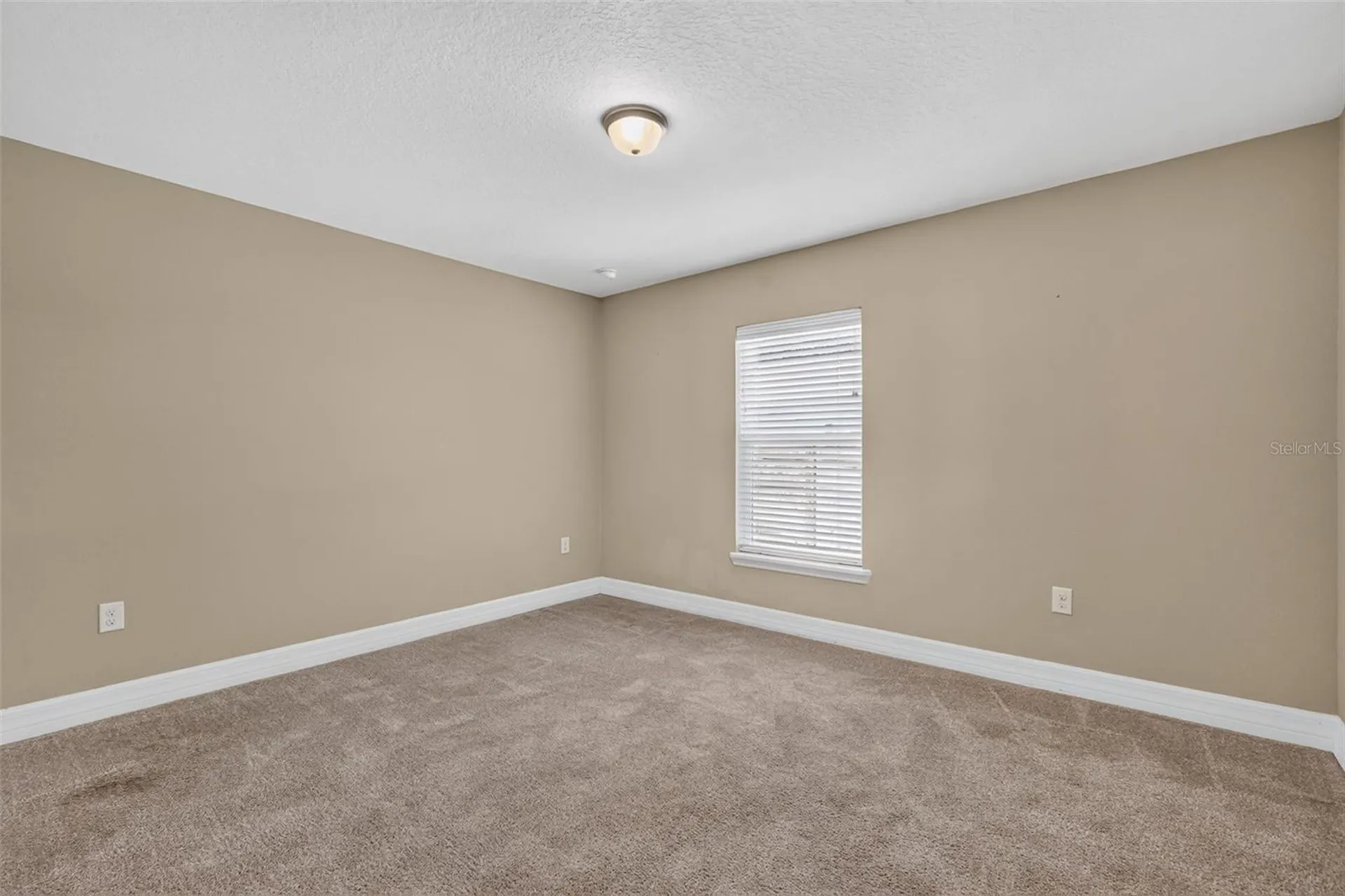 74 N Oak Avenue Umatilla FL 32784