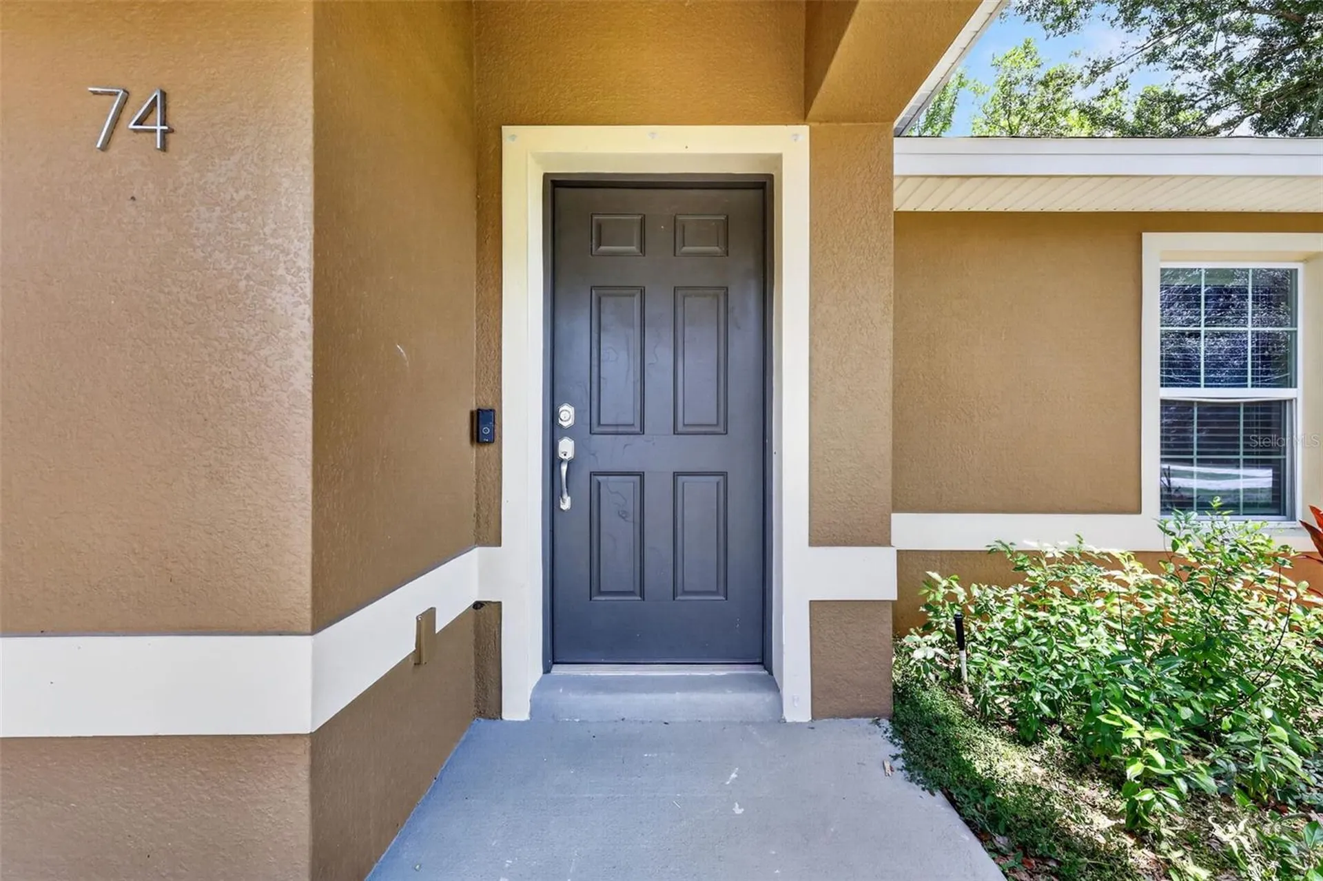 74 N Oak Avenue Umatilla FL 32784