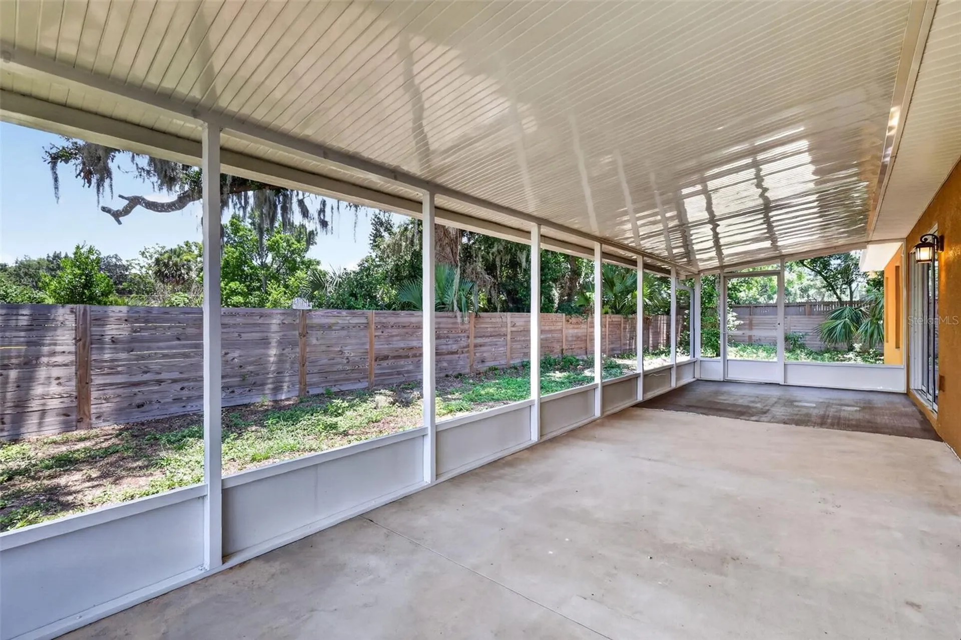 74 N Oak Avenue Umatilla FL 32784