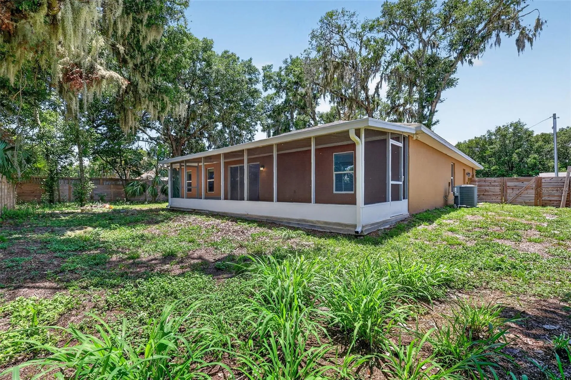 74 N Oak Avenue Umatilla FL 32784
