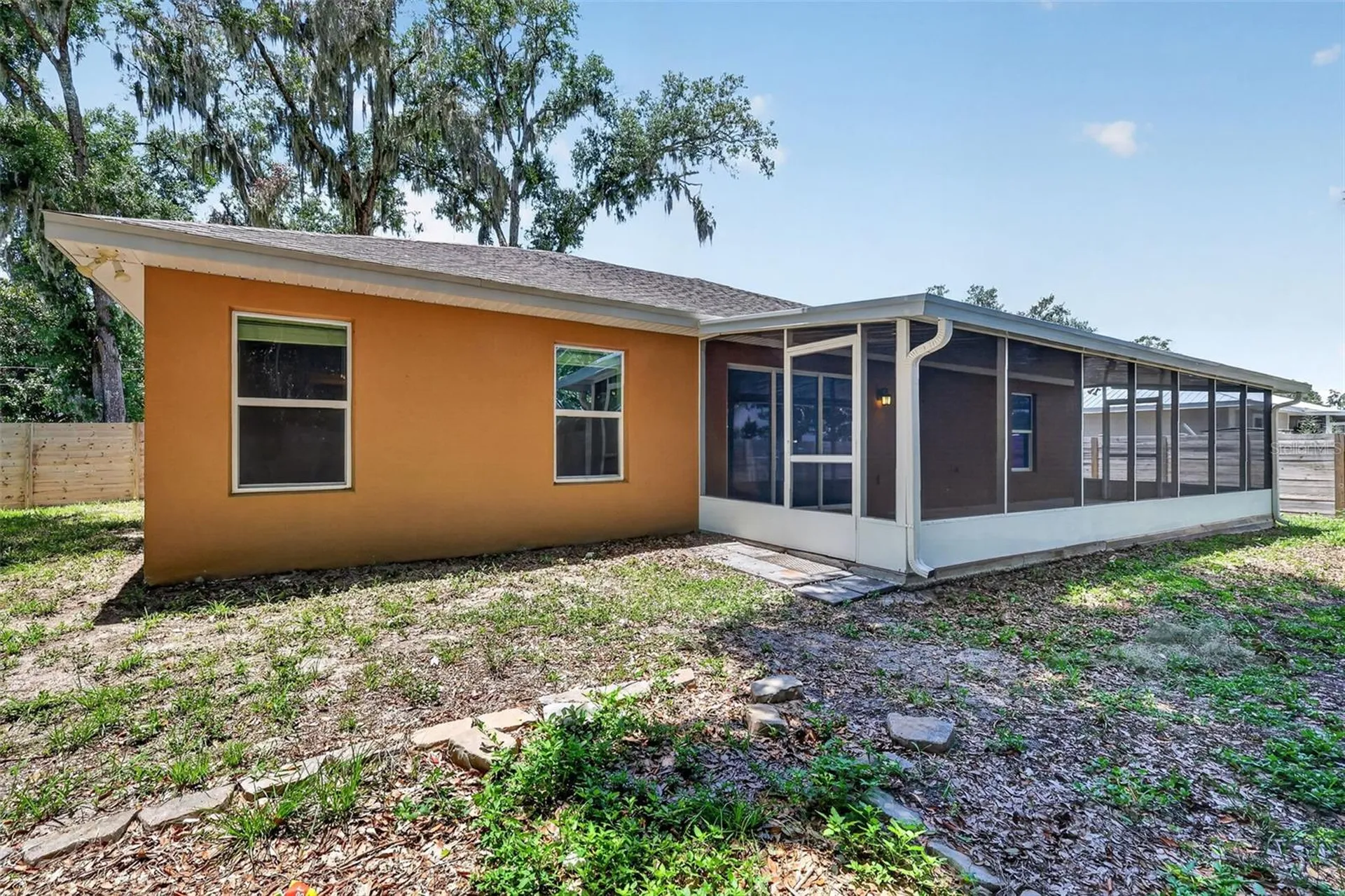 74 N Oak Avenue Umatilla FL 32784