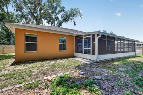 74 N Oak Avenue Umatilla FL 32784