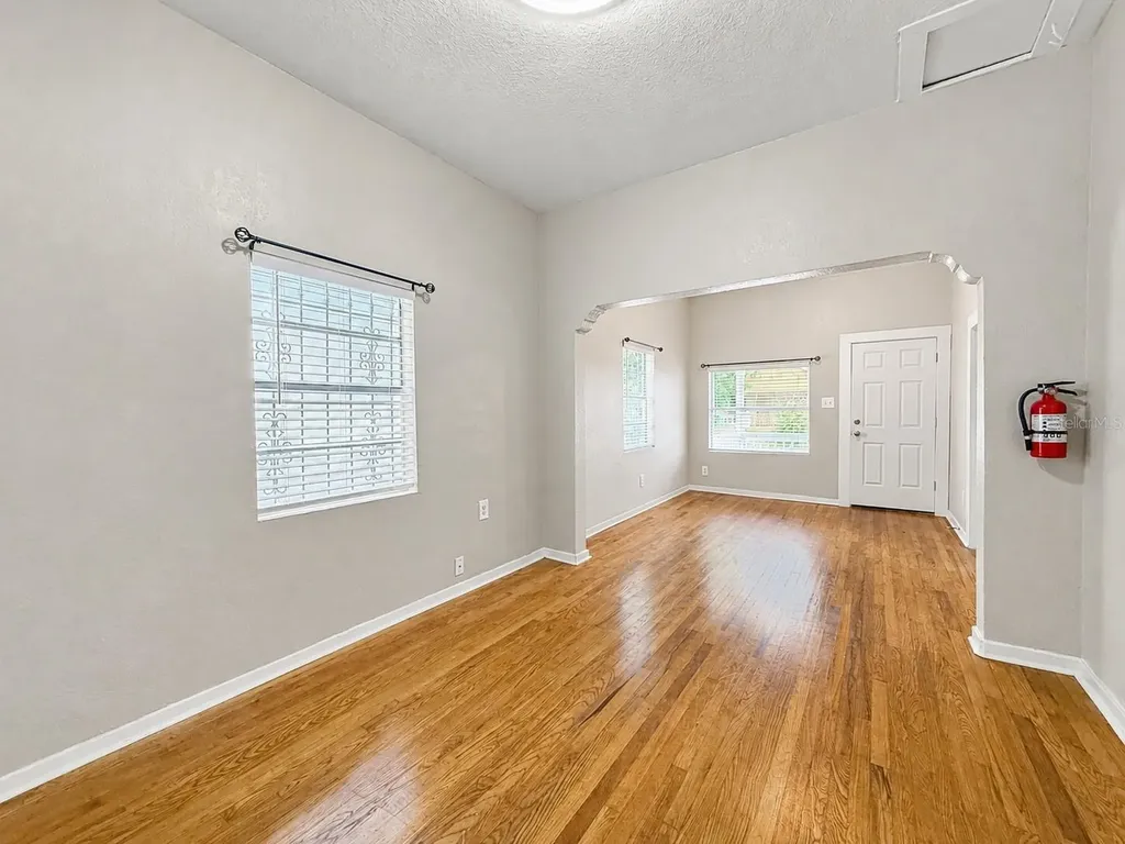 2124 W Chestnut Street Tampa FL 33607