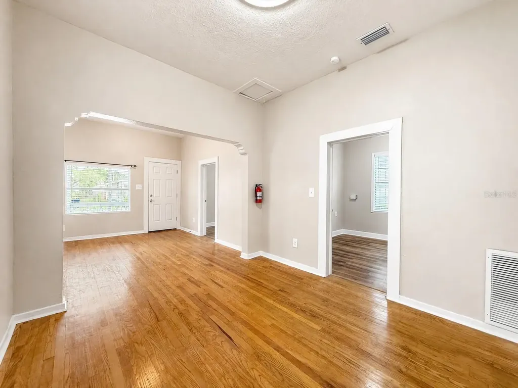 2124 W Chestnut Street Tampa FL 33607