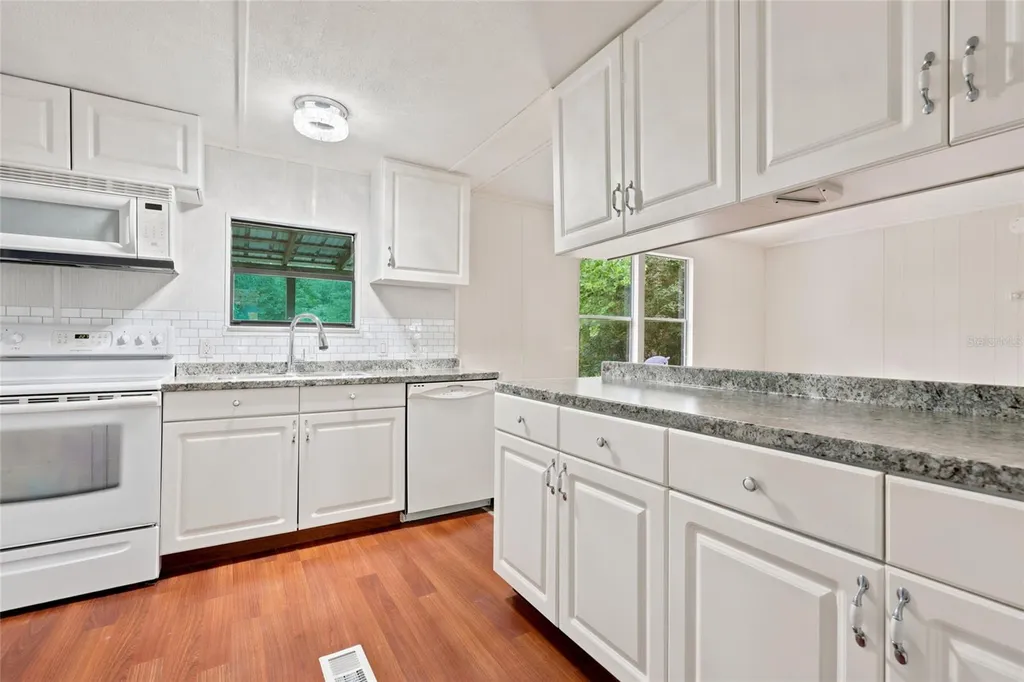 187 SW Peach Glen High Springs FL 32643