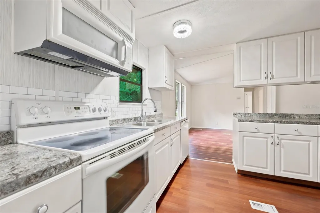 187 SW Peach Glen High Springs FL 32643