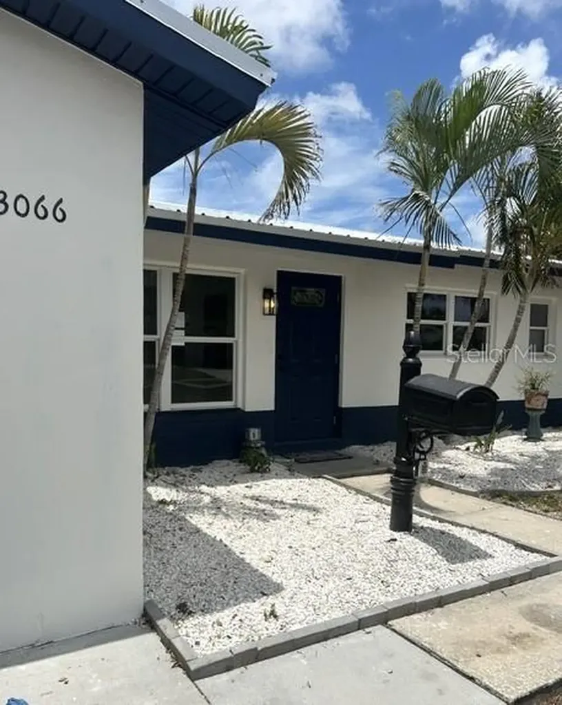 3066 66th Way N St Petersburg FL 33710