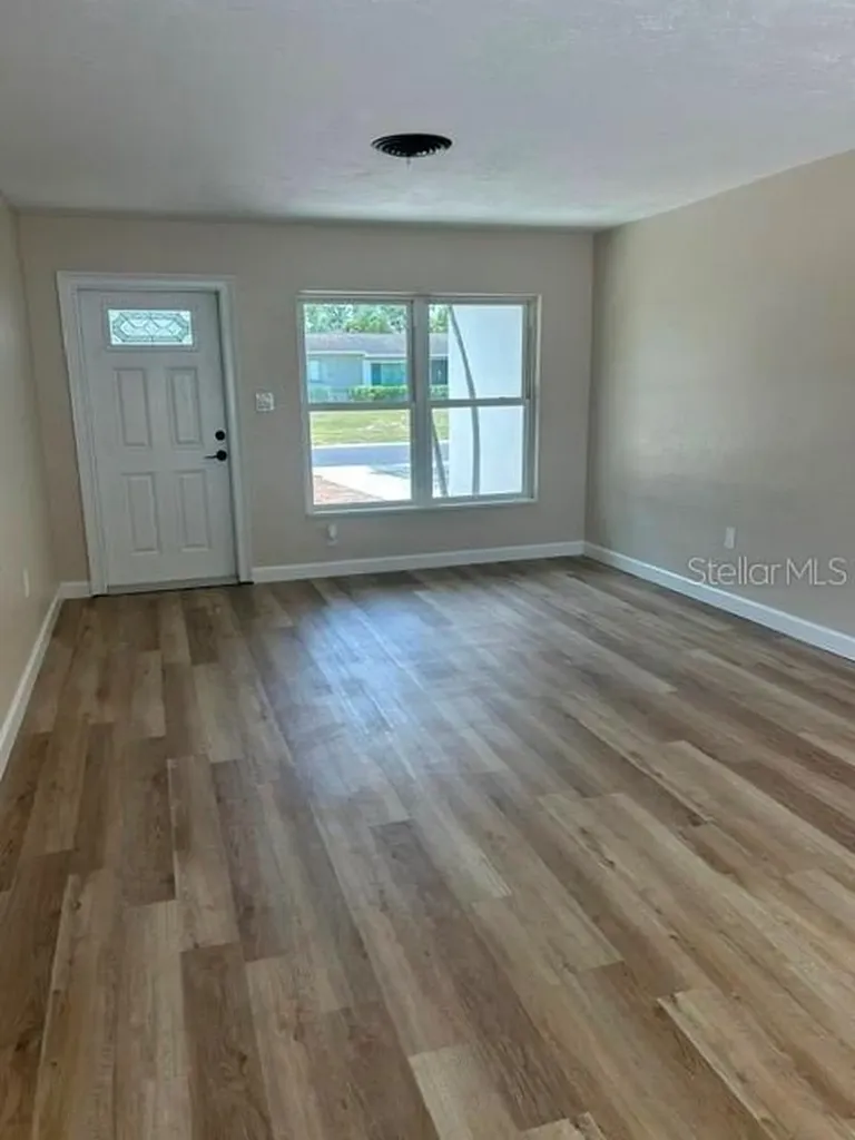 3066 66th Way N St Petersburg FL 33710