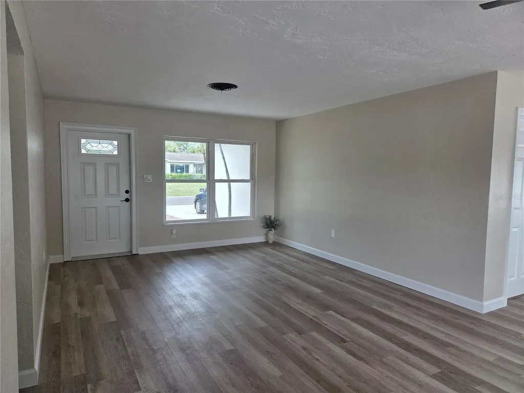 3066 66th Way N St Petersburg FL 33710