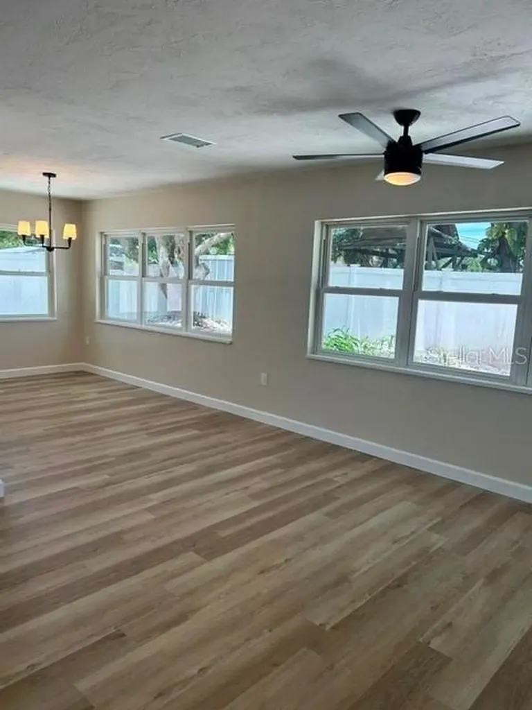 3066 66th Way N St Petersburg FL 33710