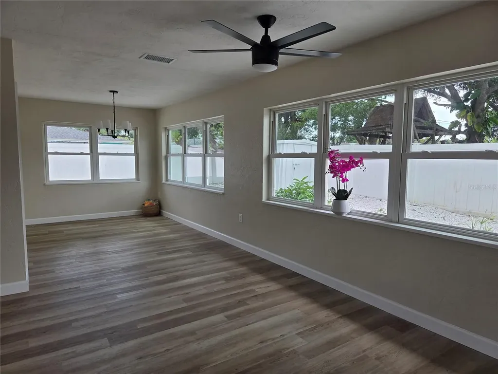 3066 66th Way N St Petersburg FL 33710