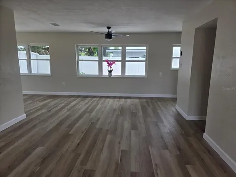 3066 66th Way N St Petersburg FL 33710