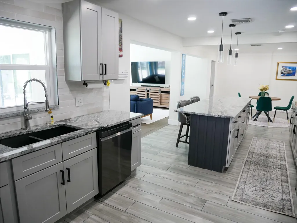 8280 32nd Avenue N St Petersburg FL 33710