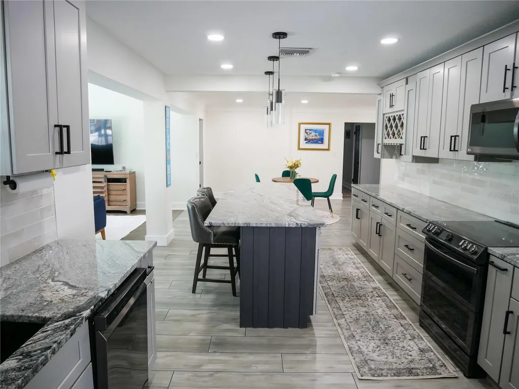 8280 32nd Avenue N St Petersburg FL 33710