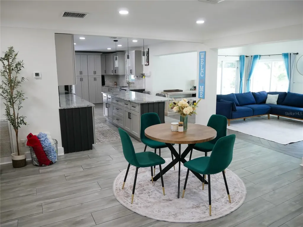 8280 32nd Avenue N St Petersburg FL 33710
