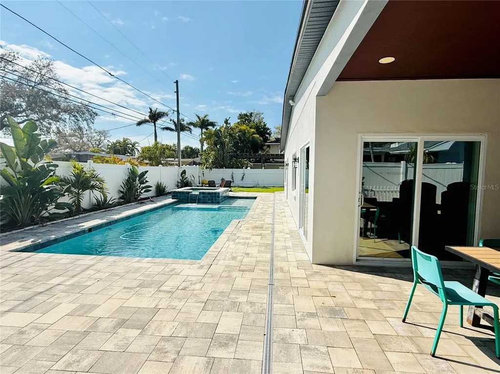 8280 32nd Avenue N St Petersburg FL 33710