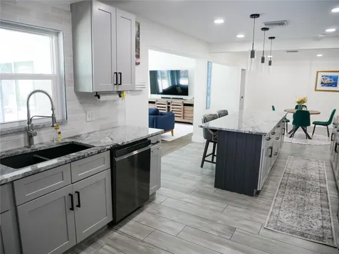 8280 32nd Avenue N St Petersburg FL 33710