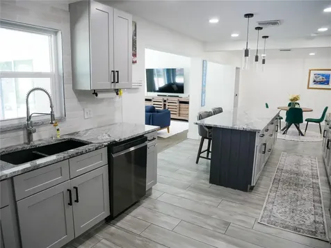 8280 32nd Avenue N St Petersburg FL 33710