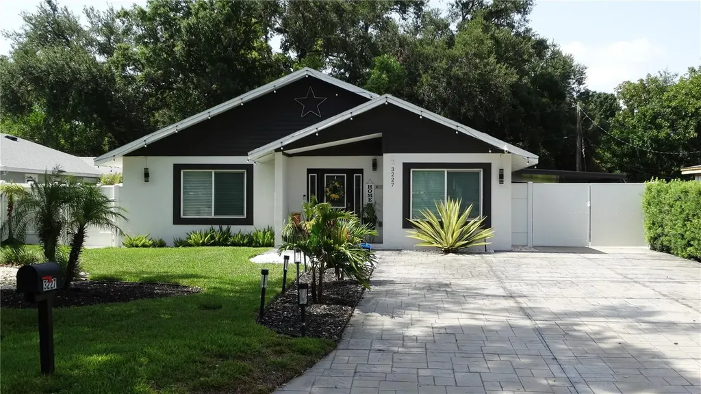 3227 W Spruce Street Tampa FL 33607