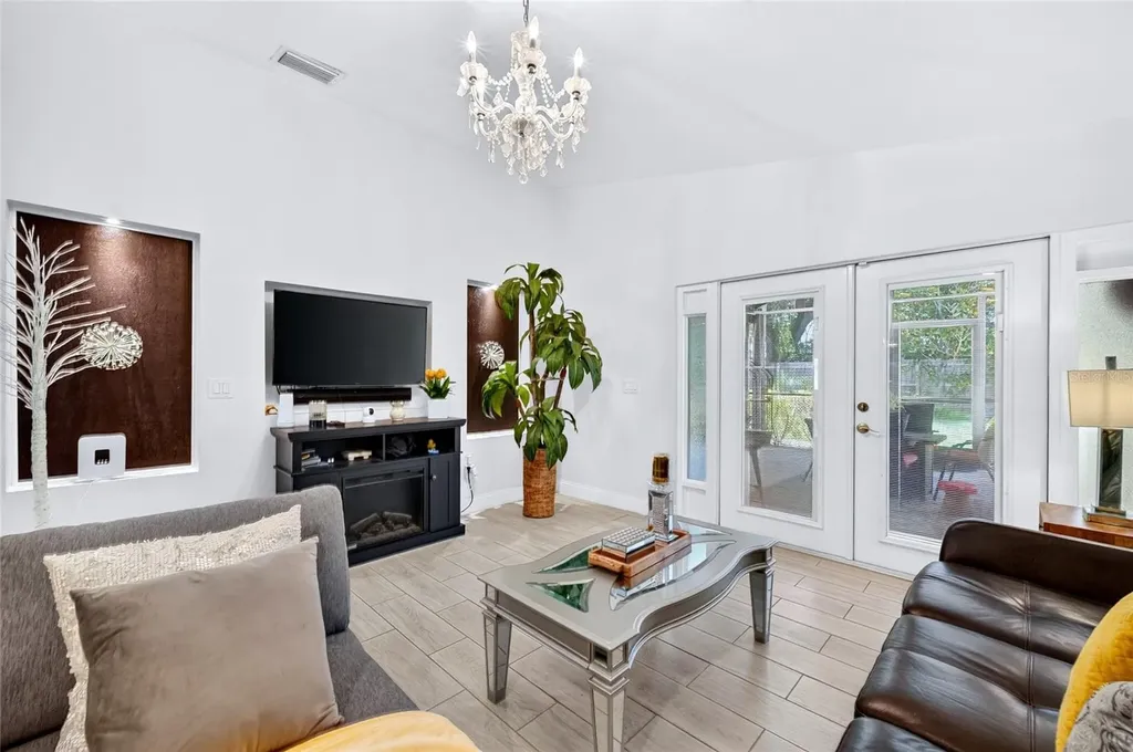 3227 W Spruce Street Tampa FL 33607