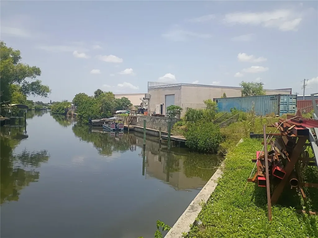 918 SE 9th Lane Cape Coral FL 33990