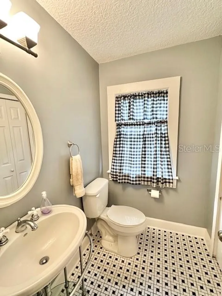 305 W 9th Street Sanford FL 32771