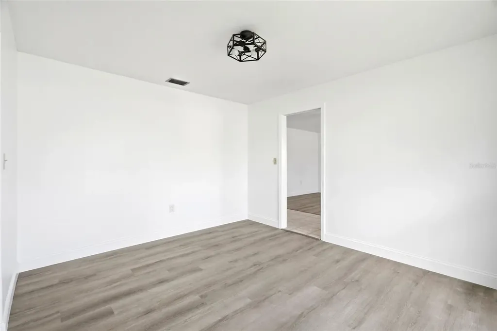 2022 Tanglewood Drive NE St Petersburg FL 33702