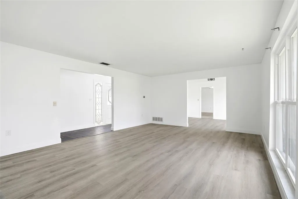 2022 Tanglewood Drive NE St Petersburg FL 33702