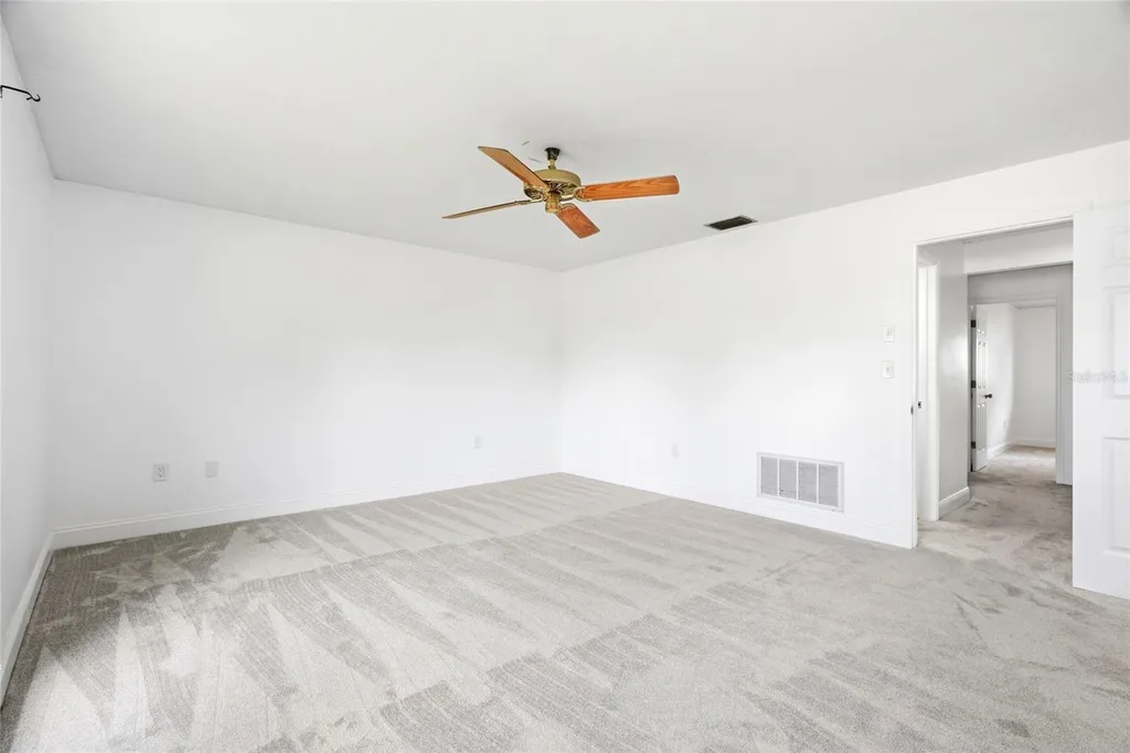 2022 Tanglewood Drive NE St Petersburg FL 33702