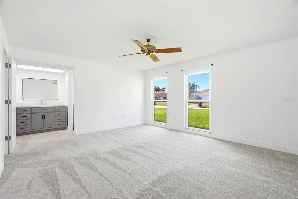 2022 Tanglewood Drive NE St Petersburg FL 33702