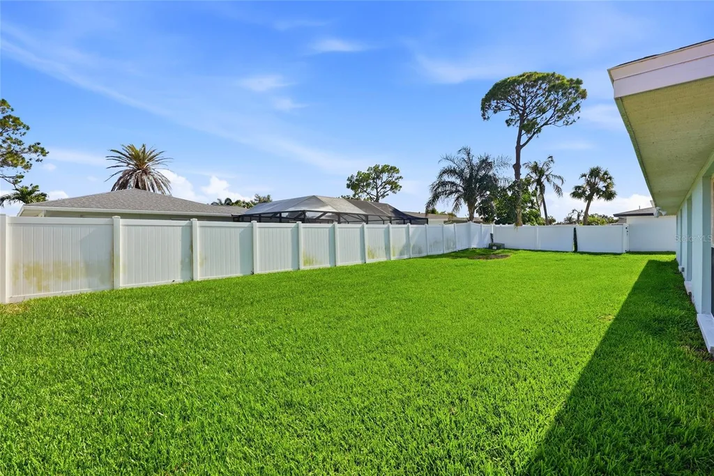 2022 Tanglewood Drive NE St Petersburg FL 33702