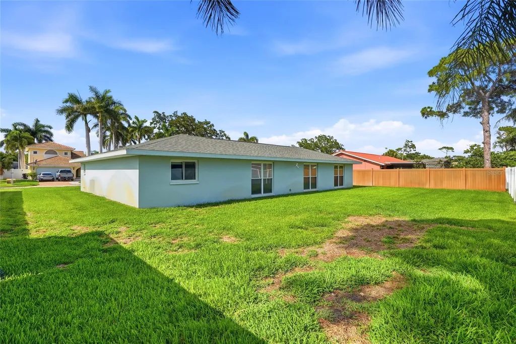 2022 Tanglewood Drive NE St Petersburg FL 33702