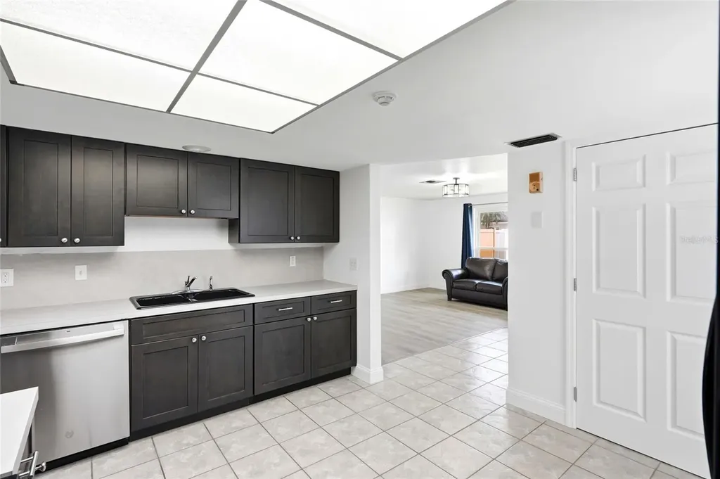 2022 Tanglewood Drive NE St Petersburg FL 33702
