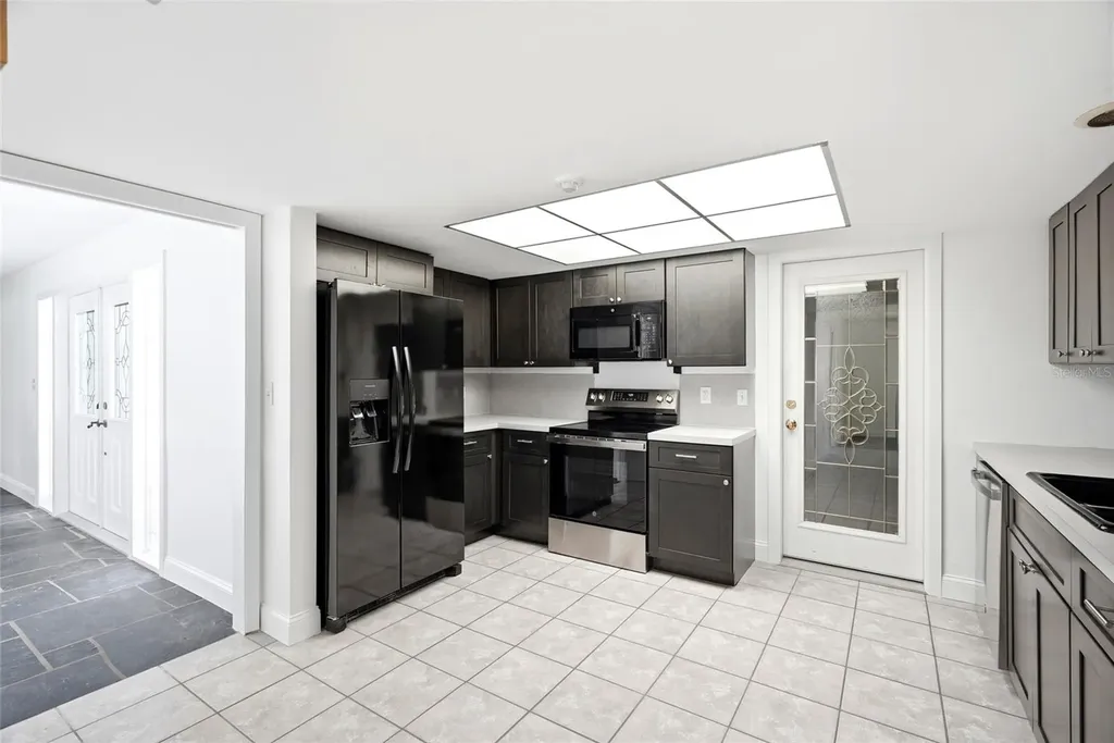 2022 Tanglewood Drive NE St Petersburg FL 33702