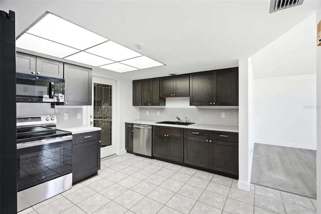 2022 Tanglewood Drive NE St Petersburg FL 33702