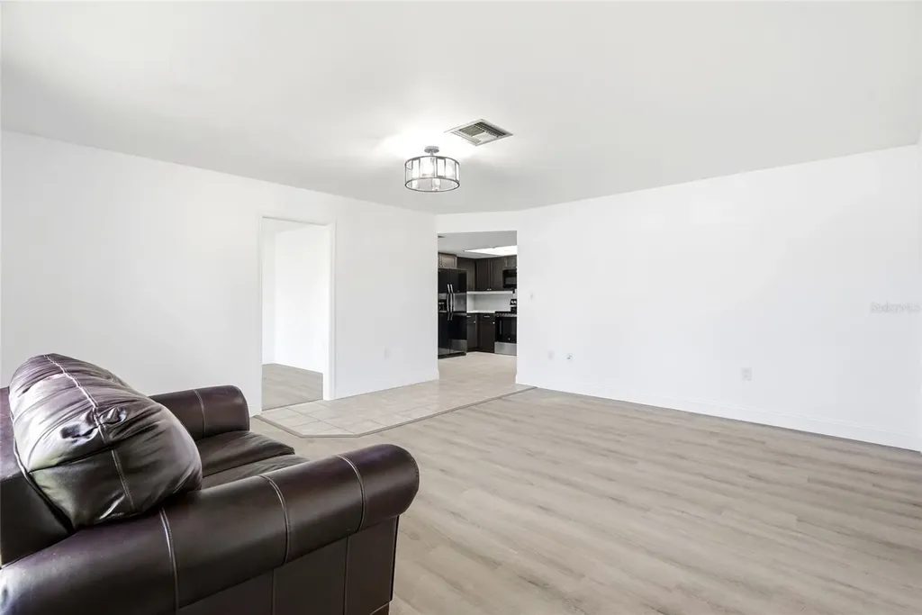 2022 Tanglewood Drive NE St Petersburg FL 33702