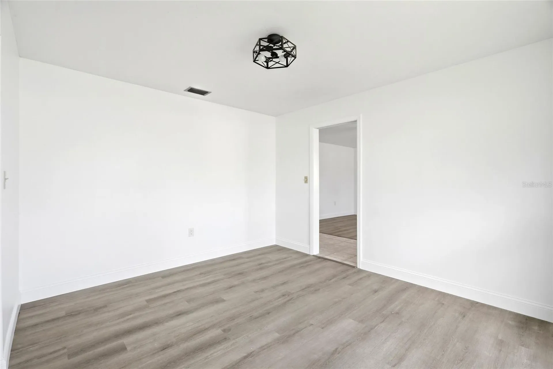 2022 Tanglewood Drive NE St Petersburg FL 33702